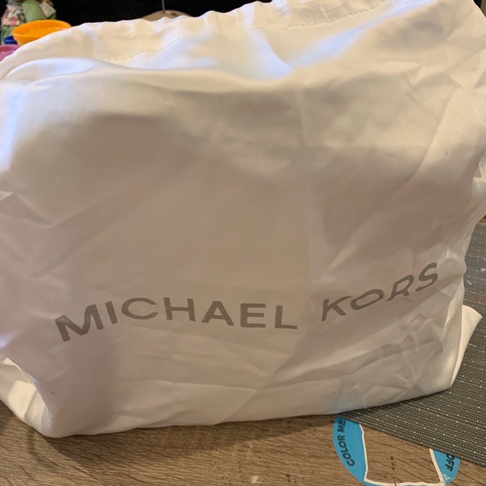 MK Crossbody tote - Picture 5 of 11